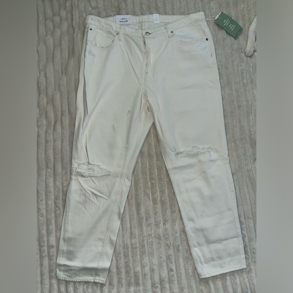 White H&M &Denim Loose Fit Boyfriend Jeans • Size 16